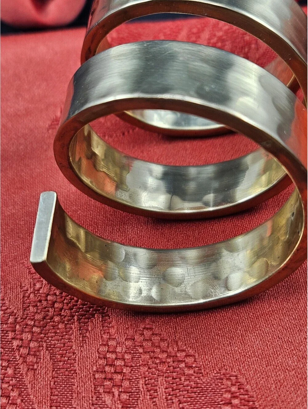 Set of 4 Spiral Hammered Brass Napkin Rings and 4 Red Napkins